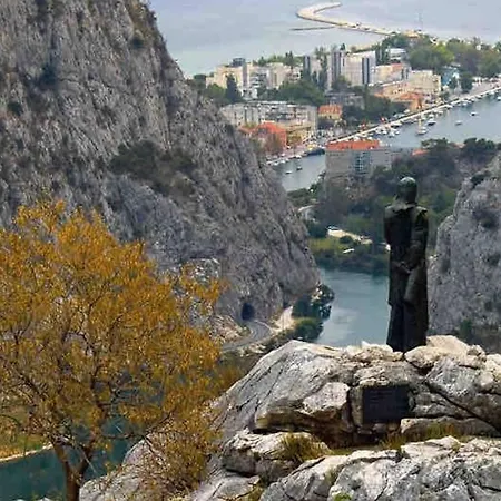 Sara Punta Near Sandy